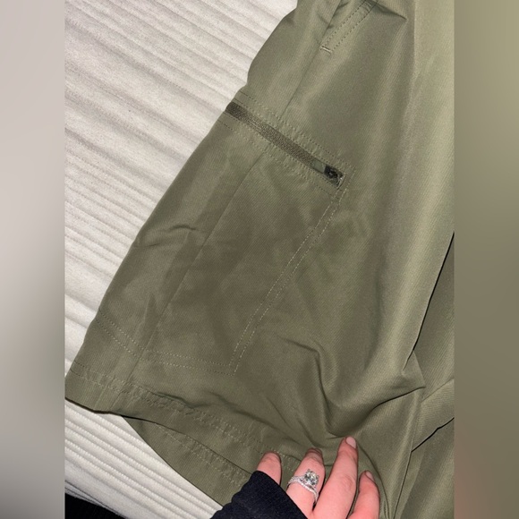 Nwt Men Adidas Woven Cargo Shorts Size 36” - Picture 2 of 5